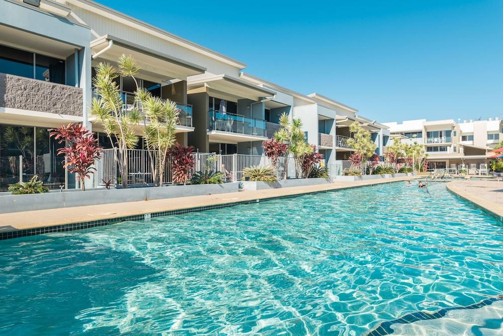 Ramada By Wyndham Hervey Bay Dış mekan fotoğraf The pool at the Mantra on Saltwater Island