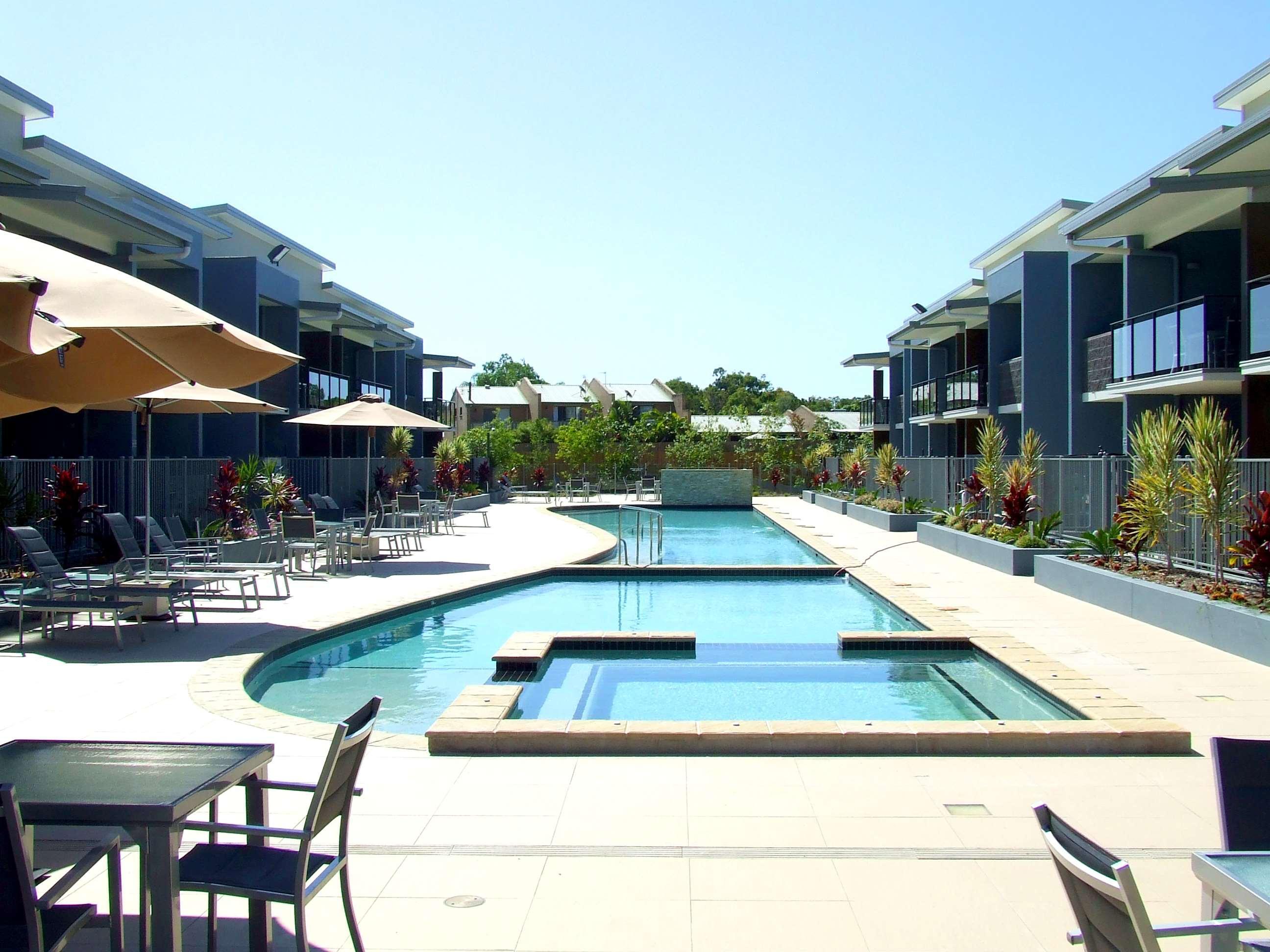 Ramada By Wyndham Hervey Bay Dış mekan fotoğraf The pool at the Mantra on Saltwater Island