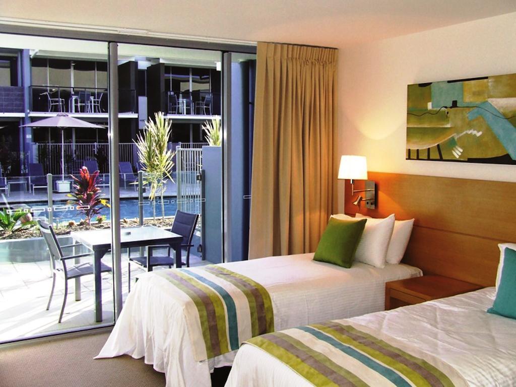 Ramada By Wyndham Hervey Bay Dış mekan fotoğraf A room at the Mantra Crown Towers