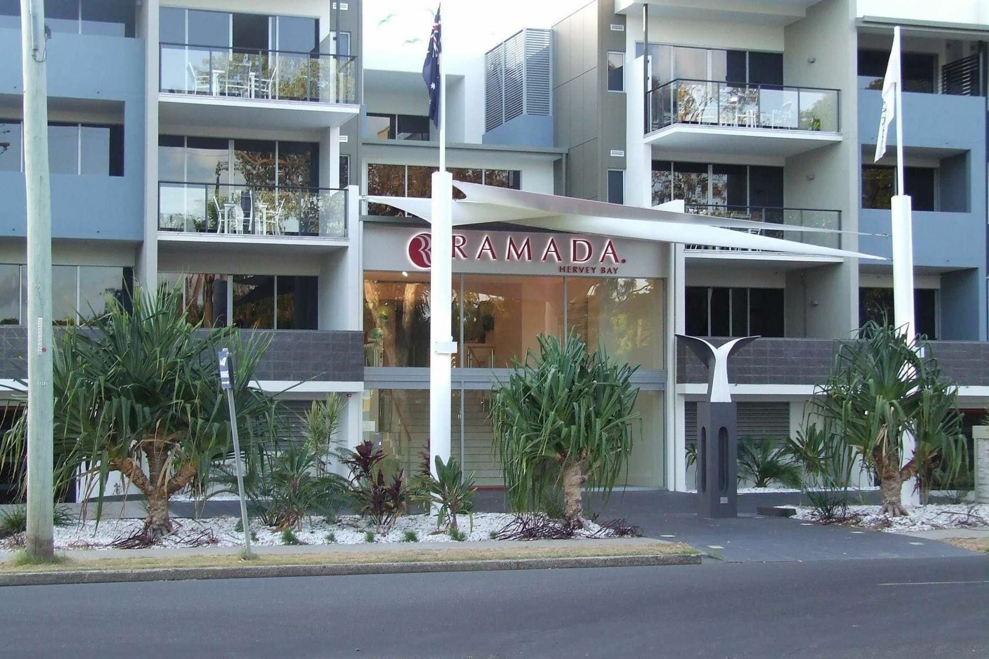 Ramada By Wyndham Hervey Bay Dış mekan fotoğraf The hotel's entrance