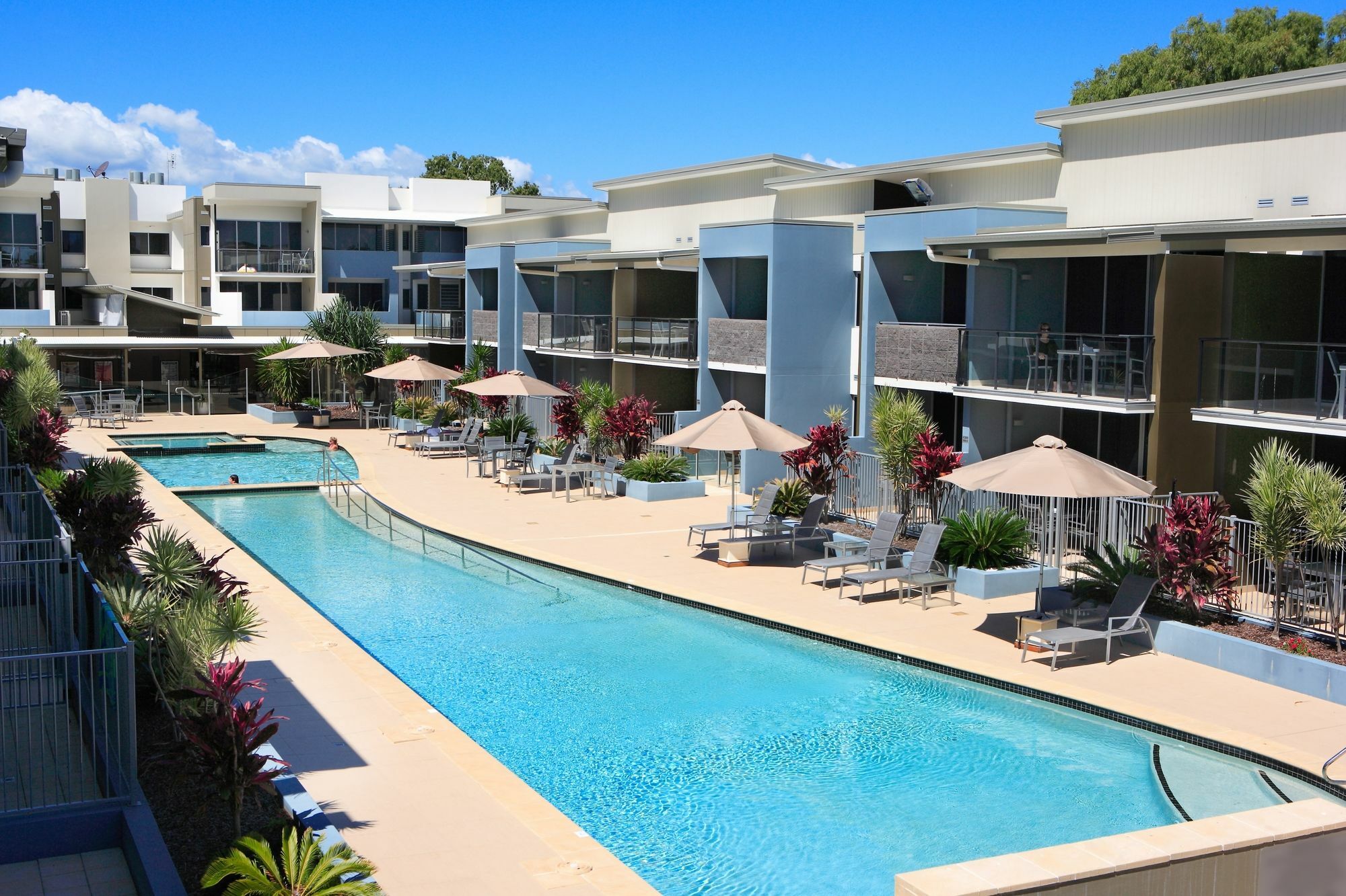 Ramada By Wyndham Hervey Bay Dış mekan fotoğraf The pool at the Mantra on Saltwater Island