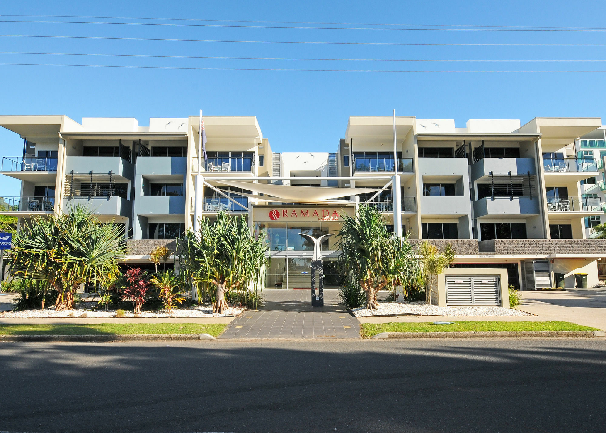 Ramada By Wyndham Hervey Bay Dış mekan fotoğraf The entrance to the complex