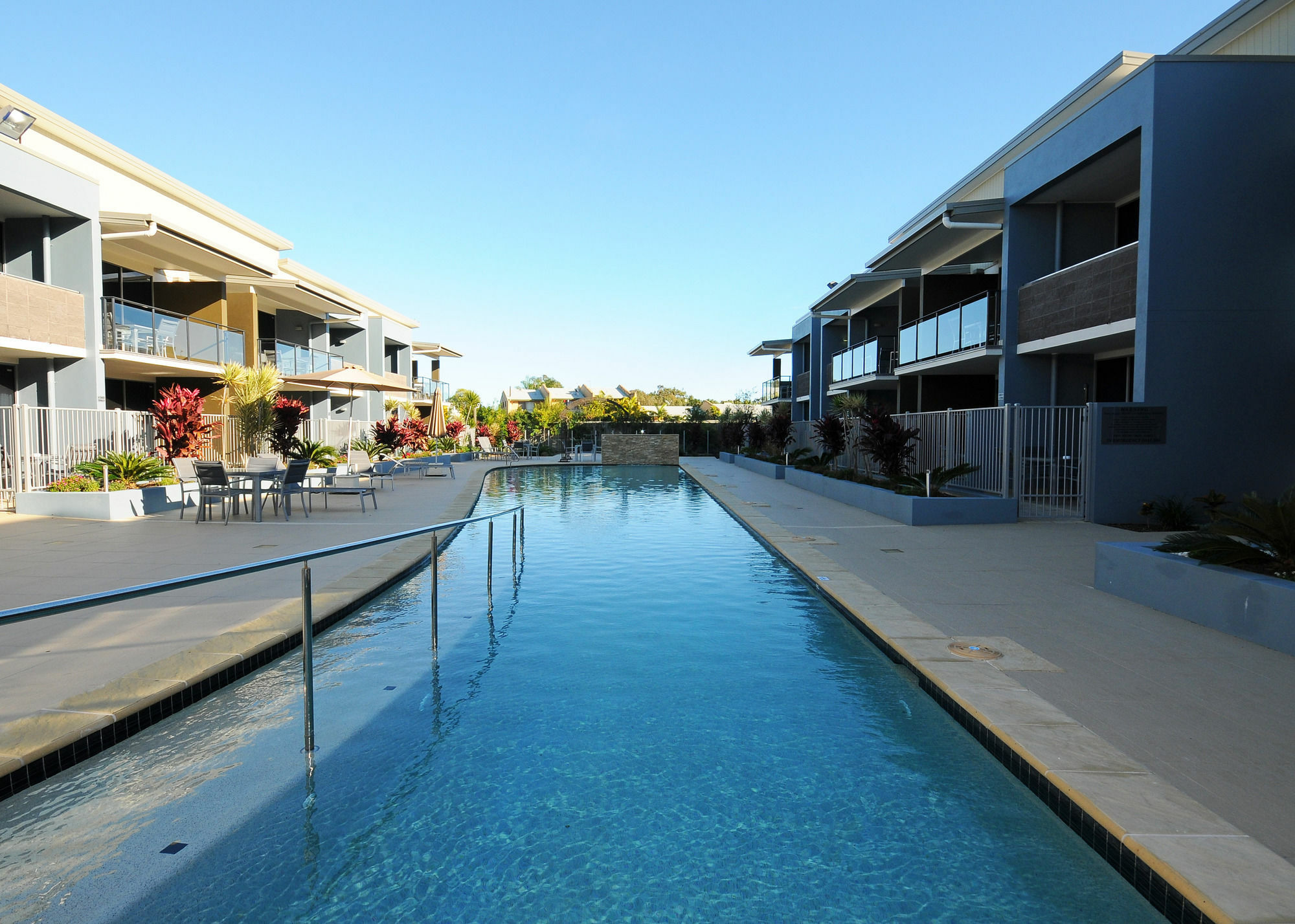 Ramada By Wyndham Hervey Bay Dış mekan fotoğraf The pool at the Mantra on Saltwater Island