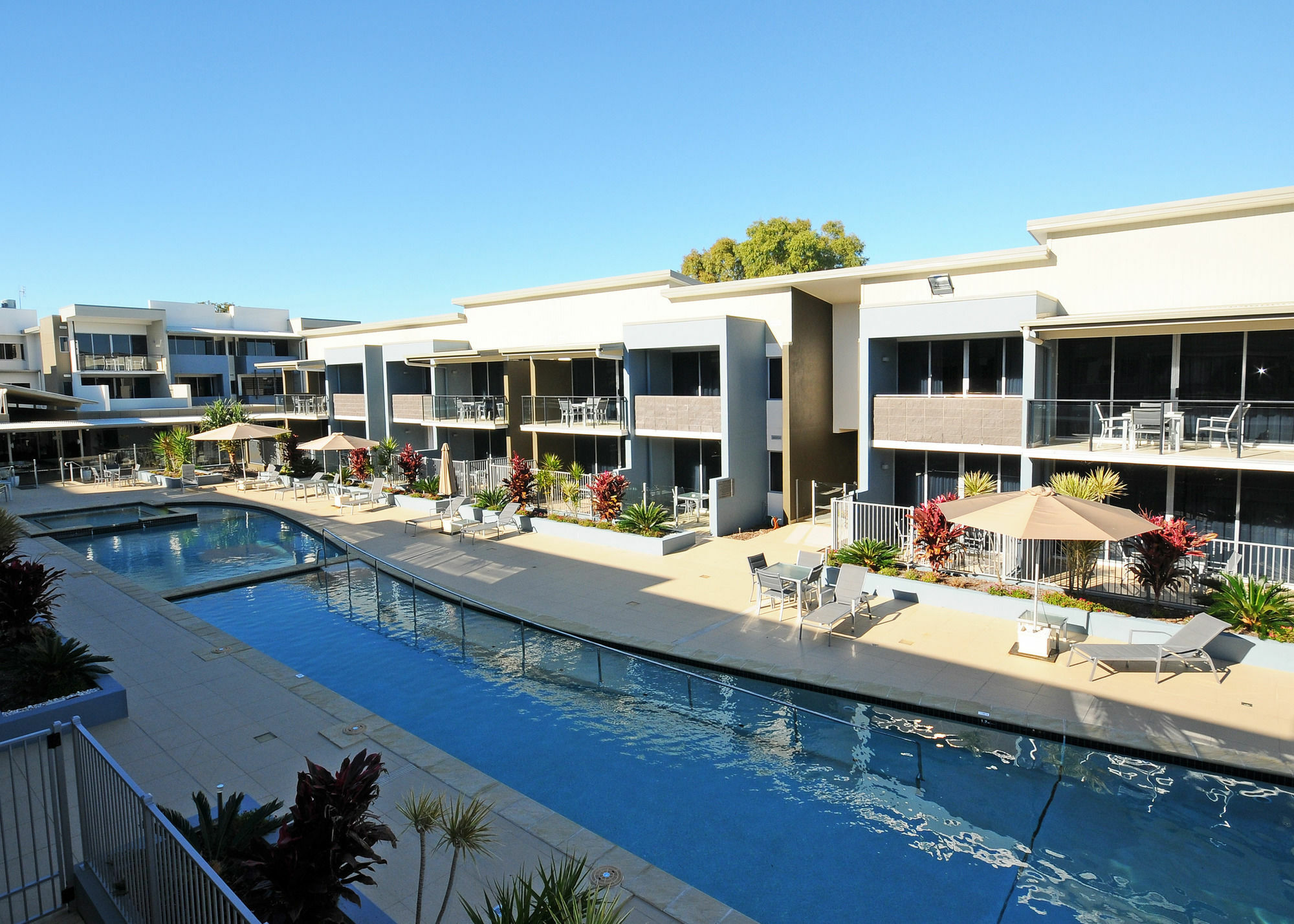 Ramada By Wyndham Hervey Bay Dış mekan fotoğraf The pool at the Mantra on Mooloolaba